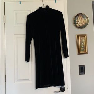 Long sleeve castor black dress